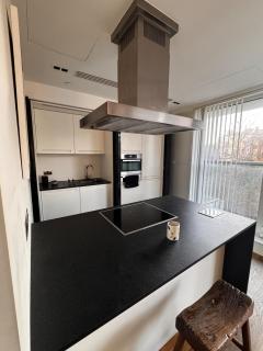 Modern 1 Bedroom Luxury Apt - London - 9