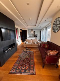Modern 1 Bedroom Luxury Apt - London - 2