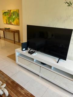 Amplo Apartamento de 3 quartos na Barra da Tijuca, pertinho da praia, super bem decorado e equipado, limpíssimo, cheiroso, novinho, com suíte, lavabo, varandão, piscina, portaria 24 horas, perto de bares e restaurantes - Rio de Janeiro - 3