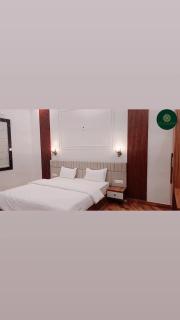 Hotel Divine Banaras By Resort - - 4