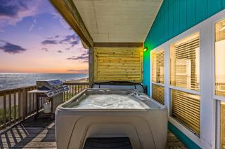MoonStone 3BR Beachfront w Hot Tub Amazing Beach Views and Large Deck - Gilchrist - 6