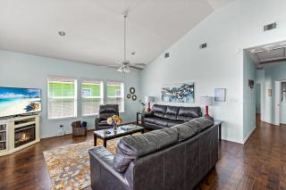 MoonStone 3BR Beachfront w Hot Tub Amazing Beach Views and Large Deck - Gilchrist - 2