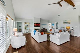 Sand Dollar Beachside 3BR Retreat, Ocean Views, Firepit & Pet Friendly - 8