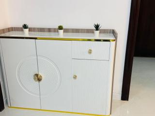 ONE-MASTER BEDROOM - Luxury - 2 MIN WALK TO TRAM - 7