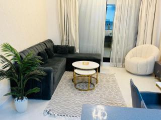 ONE-MASTER BEDROOM - Luxury - 2 MIN WALK TO TRAM - 4