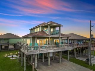 Seas the Day! 4BR Retreat, Hot Tub, Game Room, Firepit & Gulf Views - Port Bolivar - 5