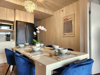 Landmark Views Licensed 2-Bedroom with Soundbar and Large Outdoor Space - Vancouver - 6
