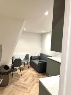 One Bed Apartment London - 6
