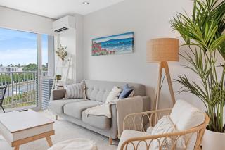 Takapuna Central Stylish 2BR Carpark Pool Aircon - 1