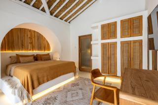 The White Joglo - Stylish and spacious mediterranean 3BDR Villa with Pool and garden - Canggu - 3