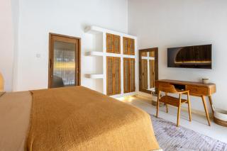 The White Joglo - Stylish and spacious mediterranean 3BDR Villa with Pool and garden - Canggu - 1