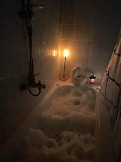 Cozy bedroom overlooking downtown & the Nile - 5