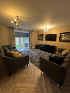 Wrexham Retreat Villa 4 bedrooms, 3 Bath - - 7