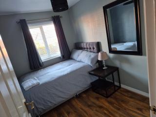 Wrexham Retreat Villa 4 bedrooms, 3 Bath - - 2