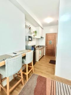 Condo at Mesatierra Garden - Quiet, Tidy, Central Location - Davao - 0