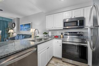 Luxury 14th Floor 1 BR Condo Direct Oceanfront Wyndham Ocean Walk Resort Daytona Beach | 1403 - Daytona Beach - 3