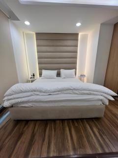 Gold Crest Mall & Residency Premium Apartments With Al-Fatah Store & Shopping Mall - Lahore - 4
