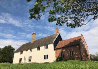 Farmhouse in Suffolk with wild swimming & hot tub - 9