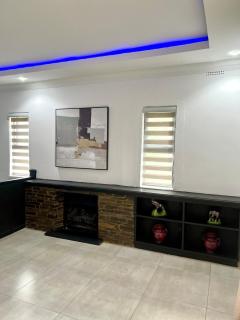 Lux on Windermere 4 Bedroom House - 9