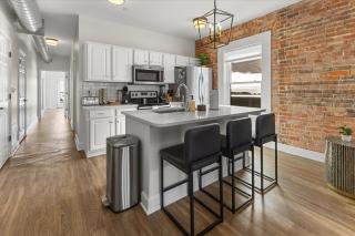 Top Floor - Mass Ave in Heart of Indy with Balcony - Indianapolis - 2