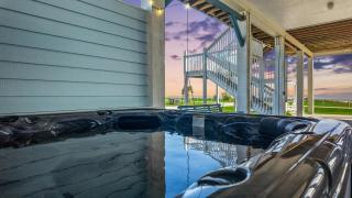 Seaside Sunrise Luxury Beachfront, Hot Tub, Firepit, Elevator - 7