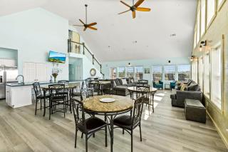 Walk to Sea! Spacious Beachfront w 7BR! Sleeps 28! - Gilchrist - 1