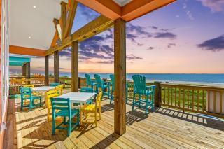 Wayward Sun Luxury 4BR Gulf Retreat w Pool, Hot Tub & Elevator - Port Bolivar - 3