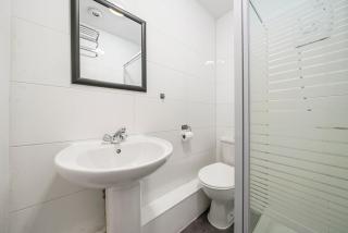 5-Bedroom Home in Central London Sleeps 14 - 9