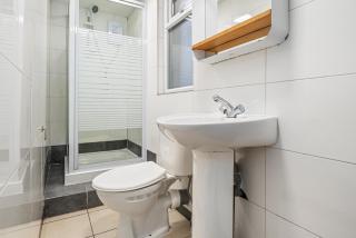 5-Bedroom Home in Central London Sleeps 14 - 7