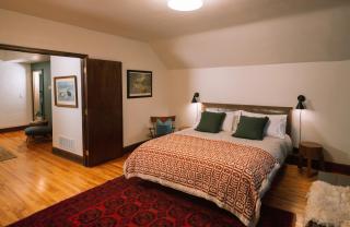 Styled comfort in NE Arts District - 8