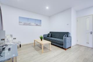 Canning Town 4-Person Flat - London - 8