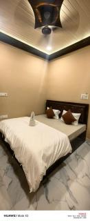 Kashi yatra guest house - Benares - 8