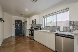 Cheerful PHX Home and Guest House in Central PHX - Phoenix - 6