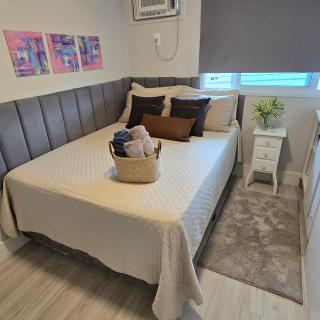 2 qrts Barra varanda vista pro mar, ar condicionado, estacionamento privativo, parquinho, piscina infantil e adulto, portaria 24hrs, self checkin, indicado pra família c crianças, casais e hóspedes a trabalho - Rio de Janeiro - 1