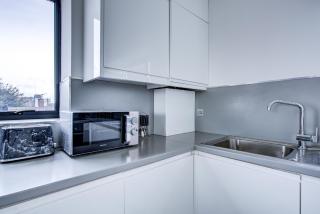 Canning Town 4-Person Flat with Free Parking - 8