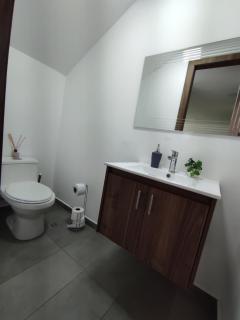 Hermosa Casa en Tumbaco ! Cerca del aeropuerto de Quito y cerca de cumbaya ! - 1