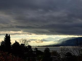 Charming & Bright Apartment with Chimney, Balcony & Workspace near Lake Zurich - Stäfa - 7