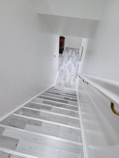 4 bedroom refurbished house perfect for families, workers and groups situated in Dudley near town centre and Russall hall hospital - 2