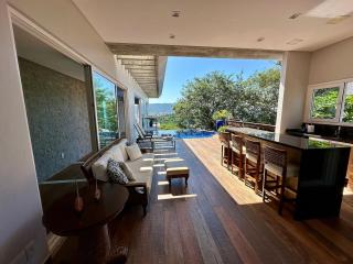 066 - Casa com piscina e vista ao mar para alugar em Bombinhas - Bombinhas - 3