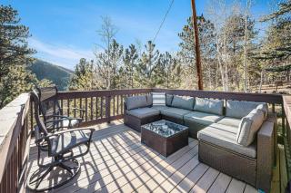 Lux 4br Cabin W Hot Tub & Patio - 7
