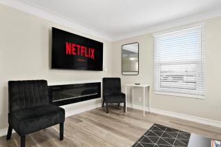 Separate 3BR Family Friendly Apartments, Separate Floors, 5 Minutes Walk to The Fallsview with Free Parking & Wine - 1