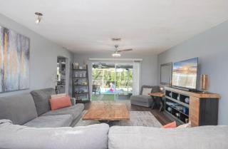 Palms and Paradise - 9