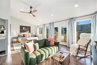 Lux 4br Cabin W Hot Tub & Patio - 0