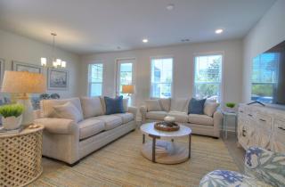 Beachside Bunker Stunning 3br 2 5bath - 0