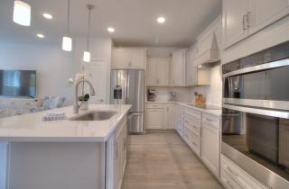 Beachside Bunker Stunning 3br 2 5bath - 5