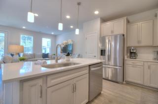 Beachside Bunker Stunning 3br 2 5bath - 3