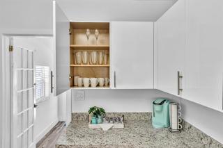 Dream Hollywood Beach Retreat With Jacuzzi and Fire Pit - Dania Beach - 6