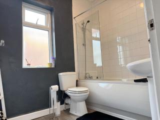 Manchester - House - Sleeps 6 - Parking - Garden - Manchester - 9