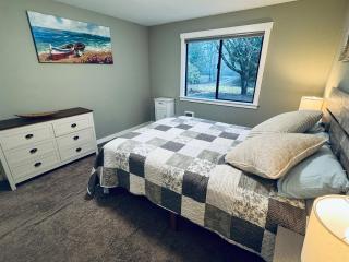 House with hot tub on over 2 acres - 5