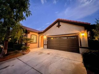 The Greens, Golf, Pool & Arcade by Coachella - Indio - 4